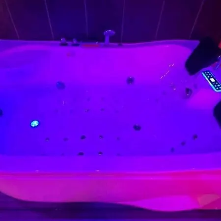 The Red - Room, Balneo & Sauna Prives Lejlighed Mauguio