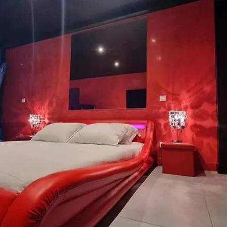 The Red - Room, Balneo & Sauna Prives Lejlighed