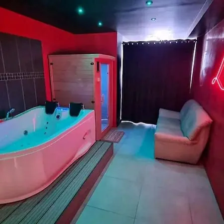 The Red - Room, Balneo & Sauna Prives Lejlighed *