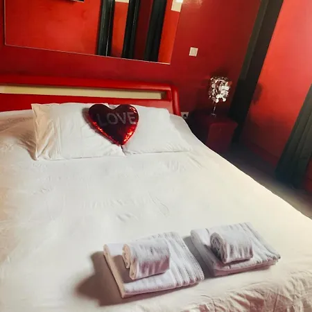 The Red - Room, Balneo & Sauna Prives Mauguio