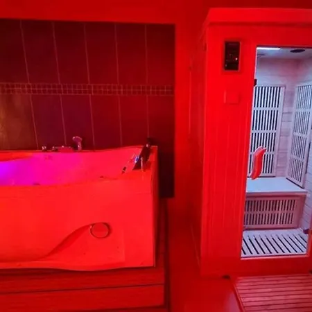 The Red - Room, Balneo & Sauna Prives * Mauguio
