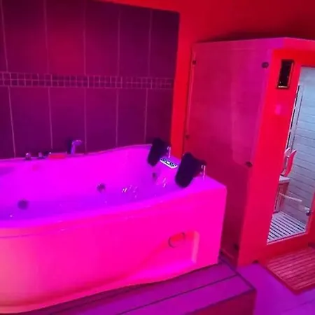 The Red - Room, Balneo & Sauna Prives Lejlighed *