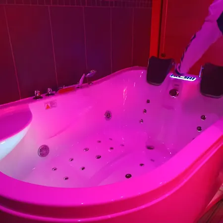 Apartment The Red - Room, Balneo & Sauna Prives