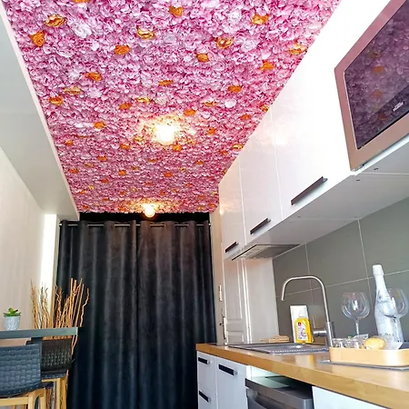 The Red - Room, Balneo & Sauna Prives * Mauguio